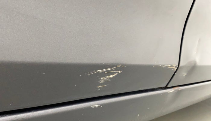 2015 Maruti Swift VXI, Petrol, Manual, 68,742 km, Right rear door - Minor scratches