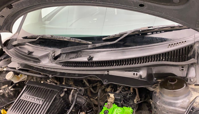 2015 Maruti Swift VXI, Petrol, Manual, 68,742 km, Bonnet (hood) - Cowl vent panel has minor damage