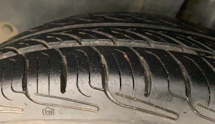 2015 Maruti Swift VXI, Petrol, Manual, 68,742 km, Left Rear Tyre Tread
