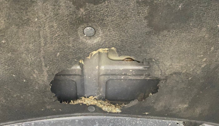 2015 Maruti Swift VXI, Petrol, Manual, 68,742 km, Bonnet (hood) - Insulation cover has minor damage