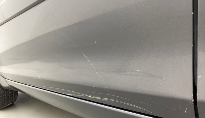 2015 Maruti Swift VXI, Petrol, Manual, 68,742 km, Front passenger door - Minor scratches
