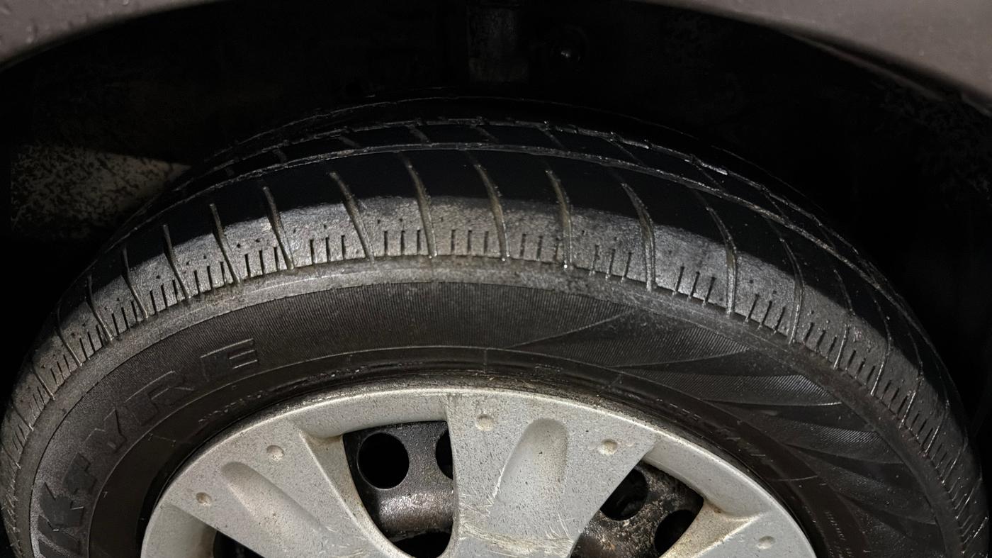 2017 Honda Amaze 1.2L I-VTEC S, Petrol, Manual, 74,296 km, Right Front Tyre Tread