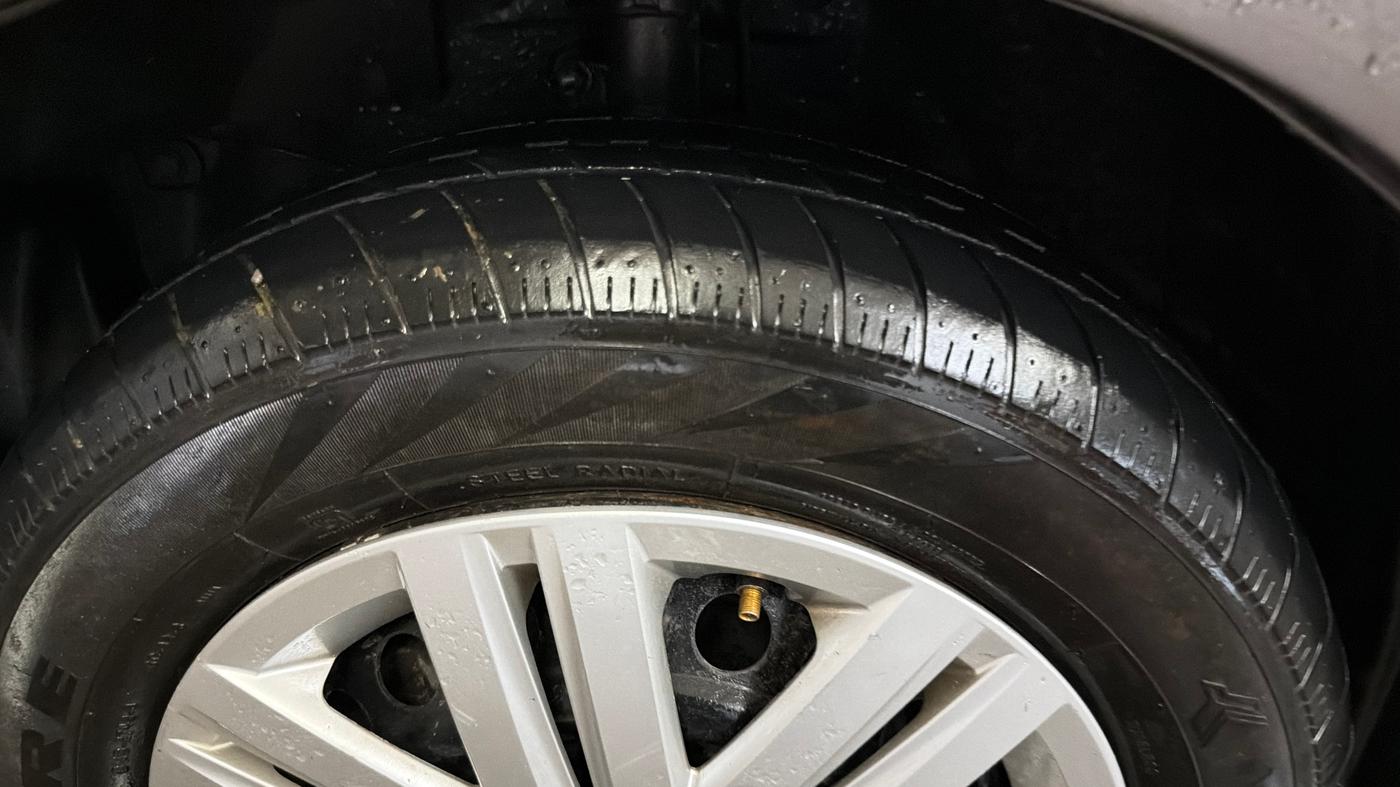 2017 Honda Amaze 1.2L I-VTEC S, Petrol, Manual, 74,296 km, Left Front Tyre Tread