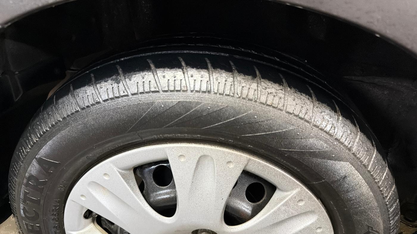 2017 Honda Amaze 1.2L I-VTEC S, Petrol, Manual, 74,296 km, Right Rear Tyre Tread