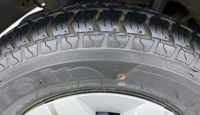 2016 Maruti Alto 800 VXI, Petrol, Manual, 2,154 km, Right Rear Tyre Tread