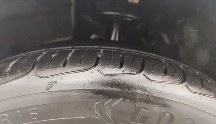 2017 Maruti Baleno ALPHA CVT PETROL 1.2, Petrol, Automatic, 61,180 km, Left Front Tyre Tread