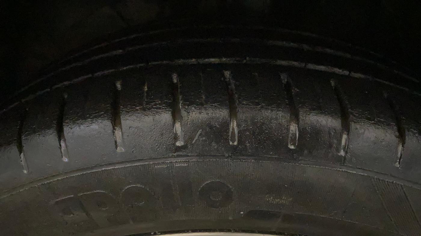 2020 Toyota Glanza V CVT, Petrol, Automatic, 31,830 km, Left Front Tyre Tread