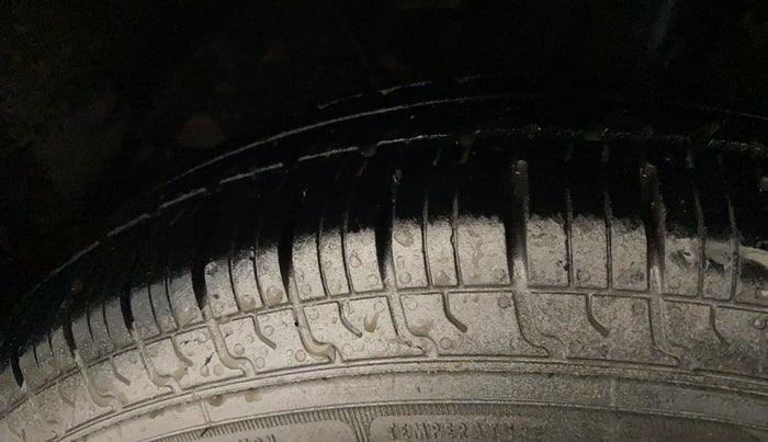 2017 Maruti Dzire VXI AMT, Petrol, Automatic, 33,129 km, Left Front Tyre Tread
