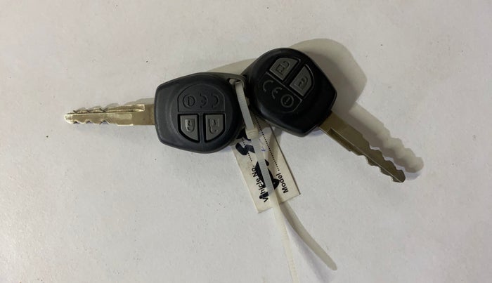 2017 Maruti Dzire VXI AMT, Petrol, Automatic, 33,129 km, Key Close Up