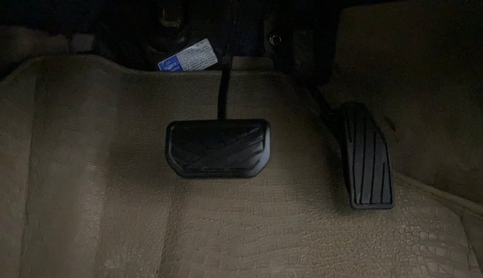 2017 Maruti Dzire VXI AMT, Petrol, Automatic, 33,129 km, Pedals