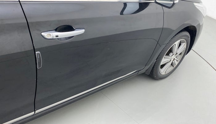 2019 Hyundai Verna 1.6 VTVT SX, CNG, Manual, 82,327 km, Driver-side door - Minor scratches