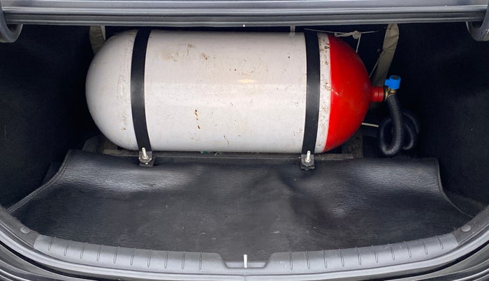 2019 Hyundai Verna 1.6 VTVT SX, CNG, Manual, 82,327 km, Boot Inside