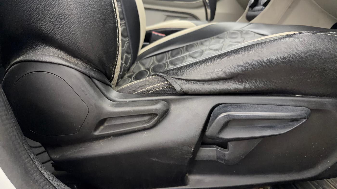 2022 Tata Tiago XZA PLUS PETROL, Petrol, Automatic, 76,725 km, Driver Side Adjustment Panel