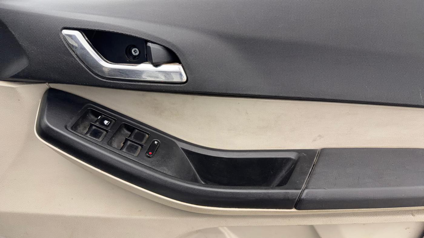 2022 Tata Tiago XZA PLUS PETROL, Petrol, Automatic, 76,725 km, Driver Side Door Panels Control