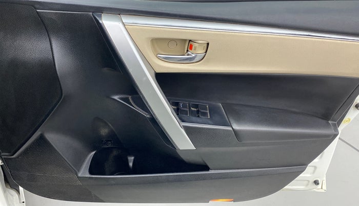 2017 Toyota Corolla Altis VL CVT PETROL, Petrol, Automatic, 98,414 km, Driver Side Door Panels Control