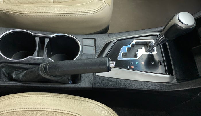 2017 Toyota Corolla Altis VL CVT PETROL, Petrol, Automatic, 98,414 km, Gear Lever