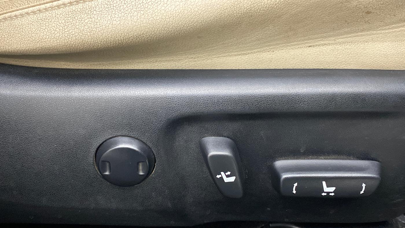 2017 Toyota Corolla Altis VL CVT PETROL, Petrol, Automatic, 98,414 km, Driver Side Adjustment Panel