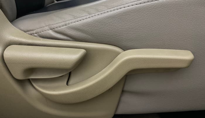 2014 Honda Amaze 1.5L I-DTEC SX, Diesel, Manual, 1,04,927 km, Driver Side Adjustment Panel