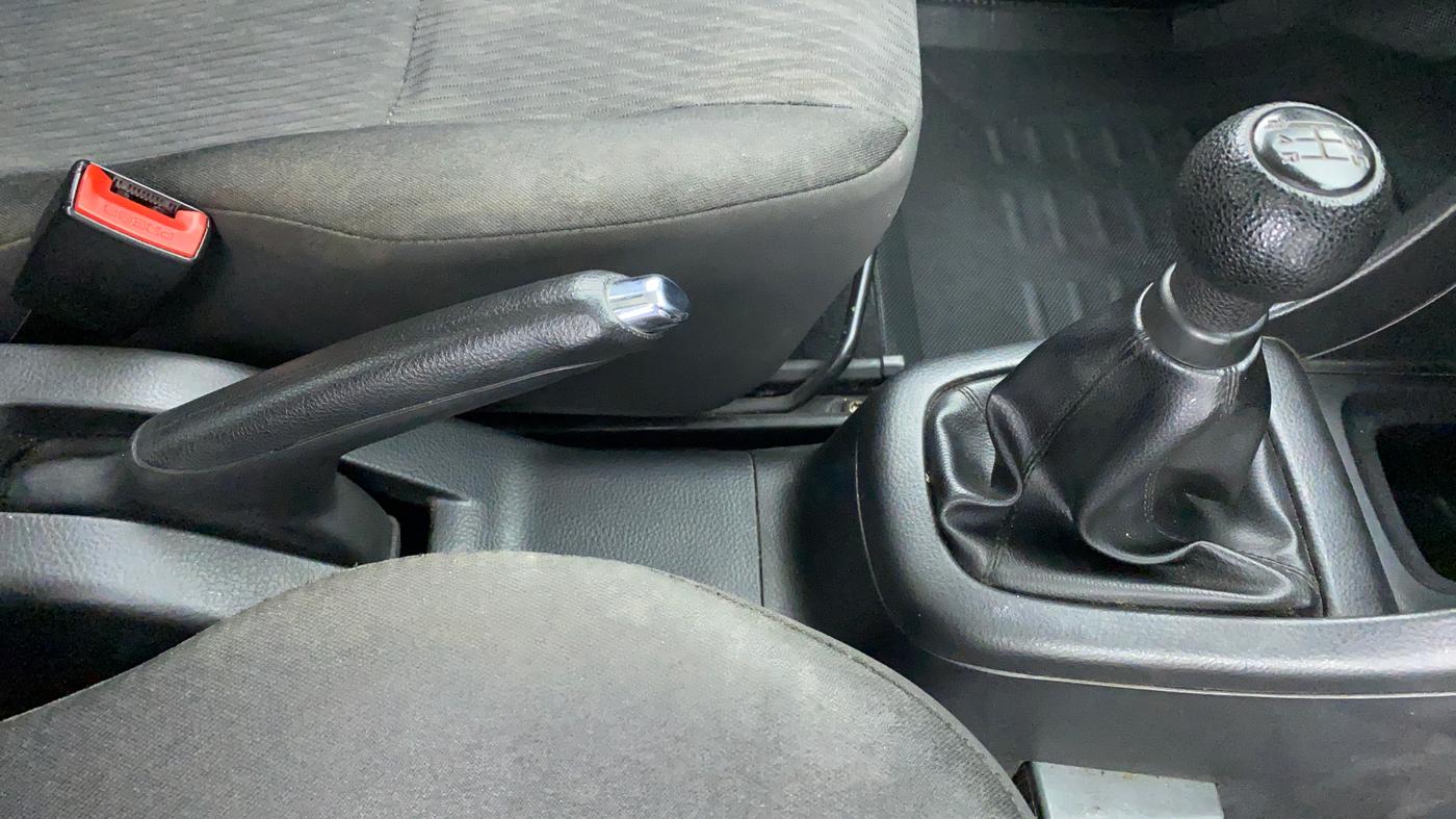 2014 Maruti Swift VXI D, Petrol, Manual, 1,11,728 km, Gear Lever