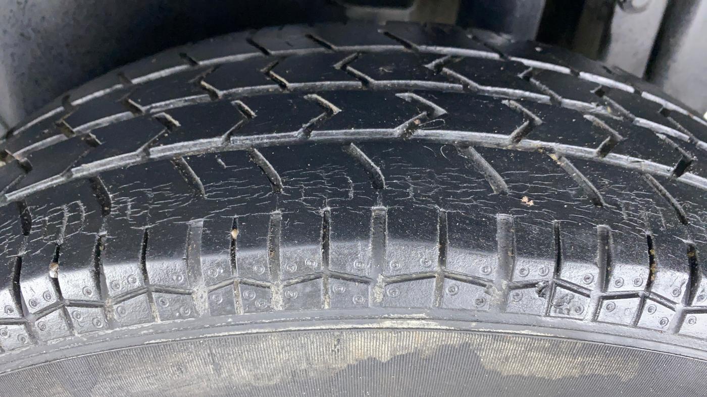 2014 Maruti Swift VXI D, Petrol, Manual, 1,11,728 km, Left Rear Tyre Tread