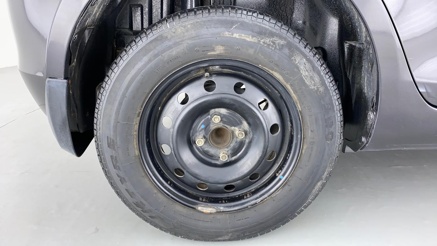 2014 Maruti Swift VXI D, Petrol, Manual, 1,11,728 km, Right Rear Wheel