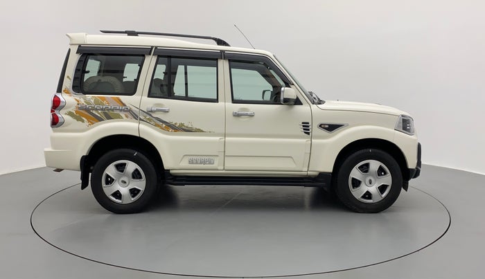 2018 Mahindra Scorpio S7 140 BHP 2WD, Diesel, Manual, 16,454 km, Right Side View