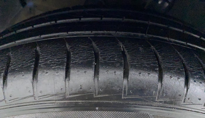 2019 Hyundai NEW SANTRO 1.1 SPORTZ MT CNG, CNG, Manual, 19,169 km, Right Front Tyre Tread
