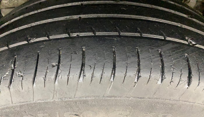 2018 Mahindra XUV500 W11, Diesel, Manual, 72,771 km, Left Rear Tyre Tread