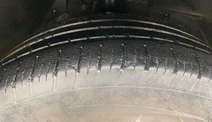 2018 Mahindra XUV500 W11, Diesel, Manual, 72,771 km, Right Front Tyre Tread