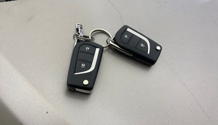 2021 Toyota Innova Crysta 2.4 G 7 STR, Diesel, Manual, 94,639 km, Key Close Up