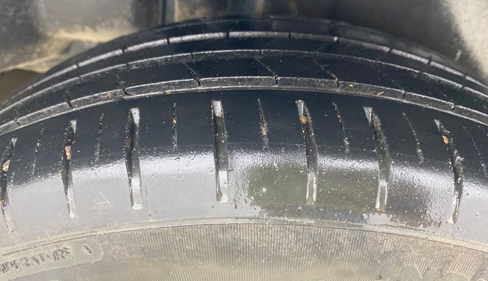 2020 Maruti Ciaz ALPHA 1.5 SHVS PETROL, Petrol, Manual, 84,080 km, Right Rear Tyre Tread