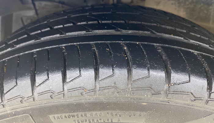 2020 Maruti Ciaz ALPHA 1.5 SHVS PETROL, Petrol, Manual, 84,080 km, Left Front Tyre Tread