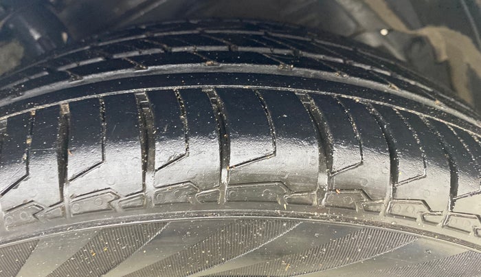 2020 Maruti Ciaz ALPHA 1.5 SHVS PETROL, Petrol, Manual, 84,080 km, Right Front Tyre Tread