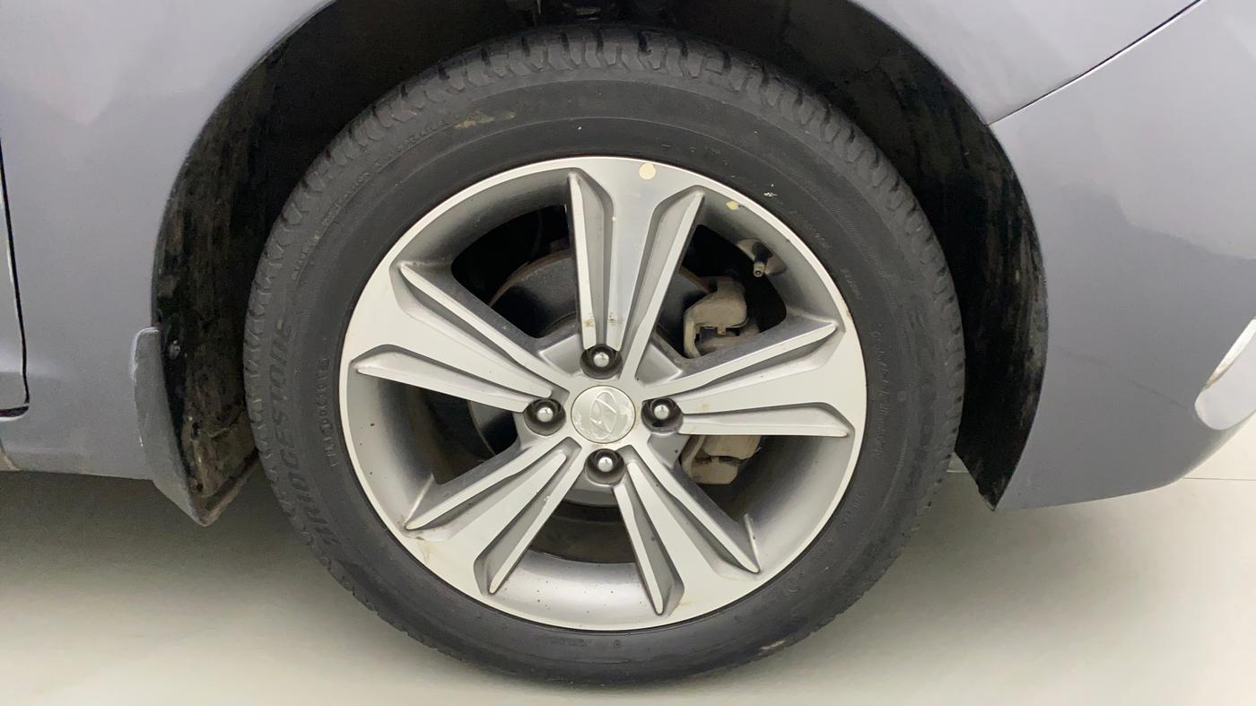 2018 Hyundai Verna 1.6 SX (O) CRDI MT, Diesel, Manual, 55,220 km, Right Front Wheel
