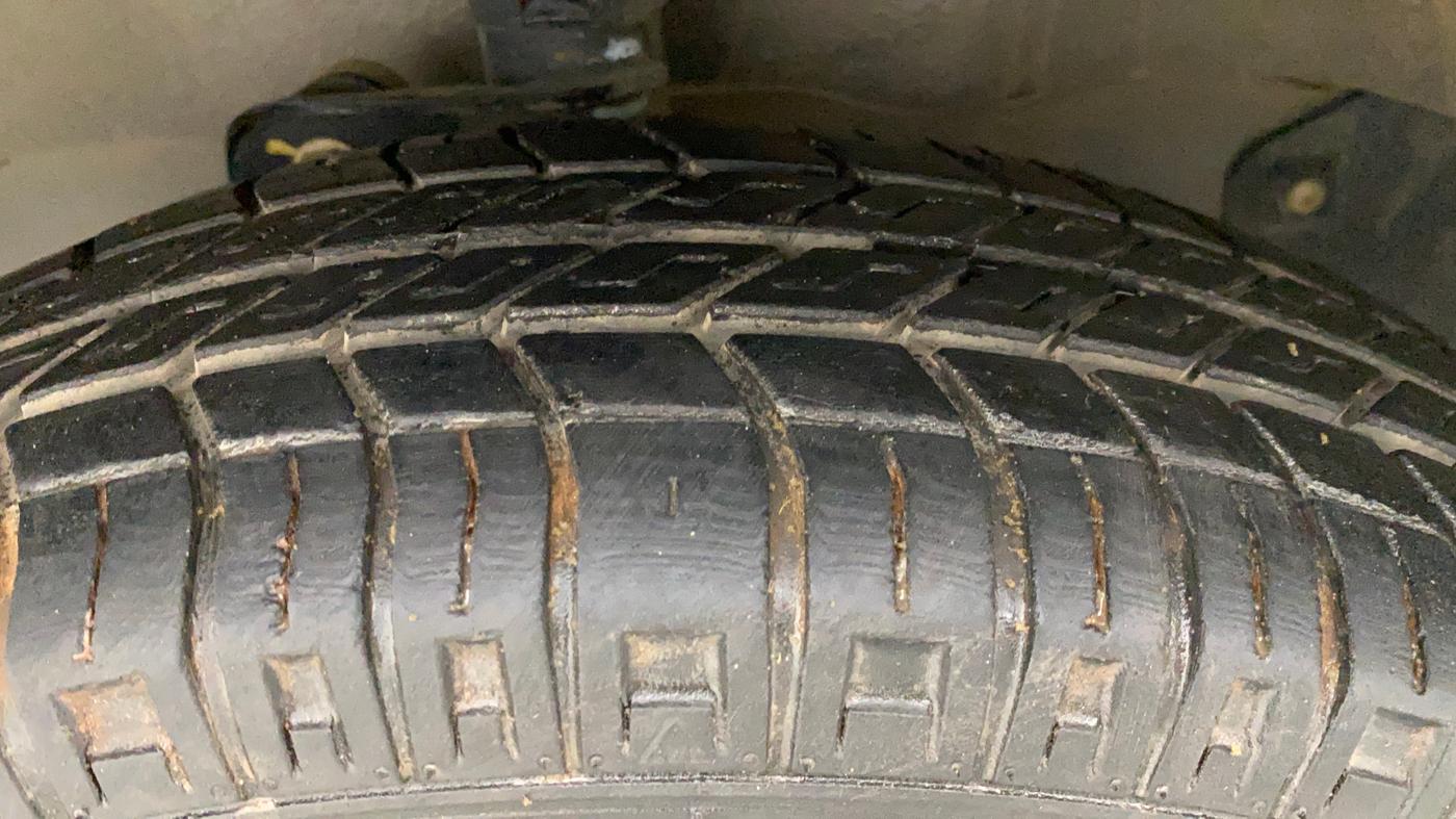 2017 Maruti Eeco 5 STR WITH A/C+HTR, Petrol, Manual, 26,699 km, Left Front Tyre Tread