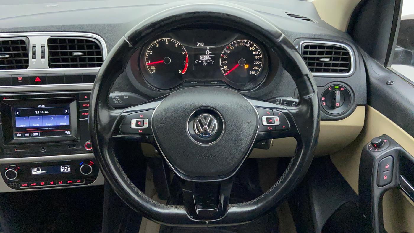 2016 Volkswagen Ameo HIGHLINE 1.2, Petrol, Manual, 64,500 km, Steering Wheel Close Up