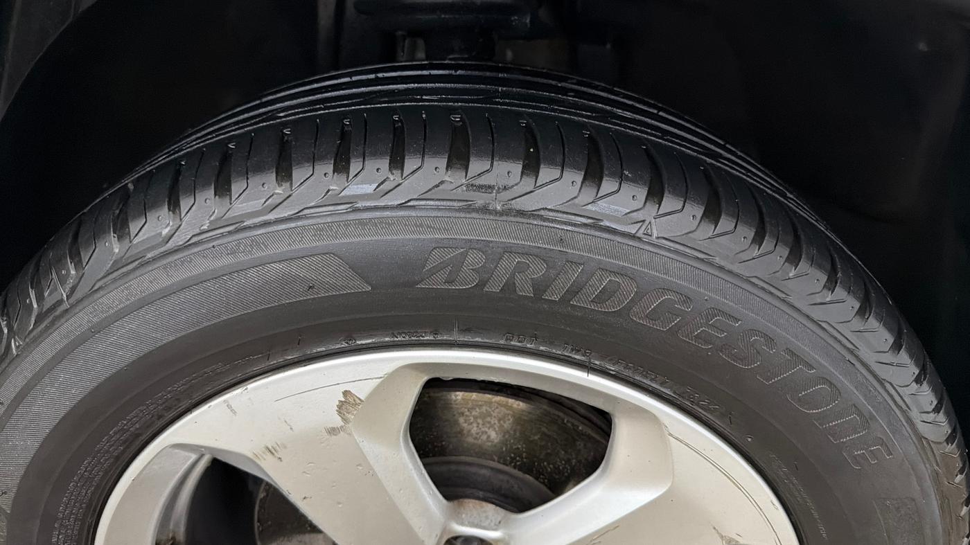 2017 Jeep Compass LIMITED 1.4 PETROL AT, Petrol, Automatic, 93,055 km, Right Front Tyre Tread