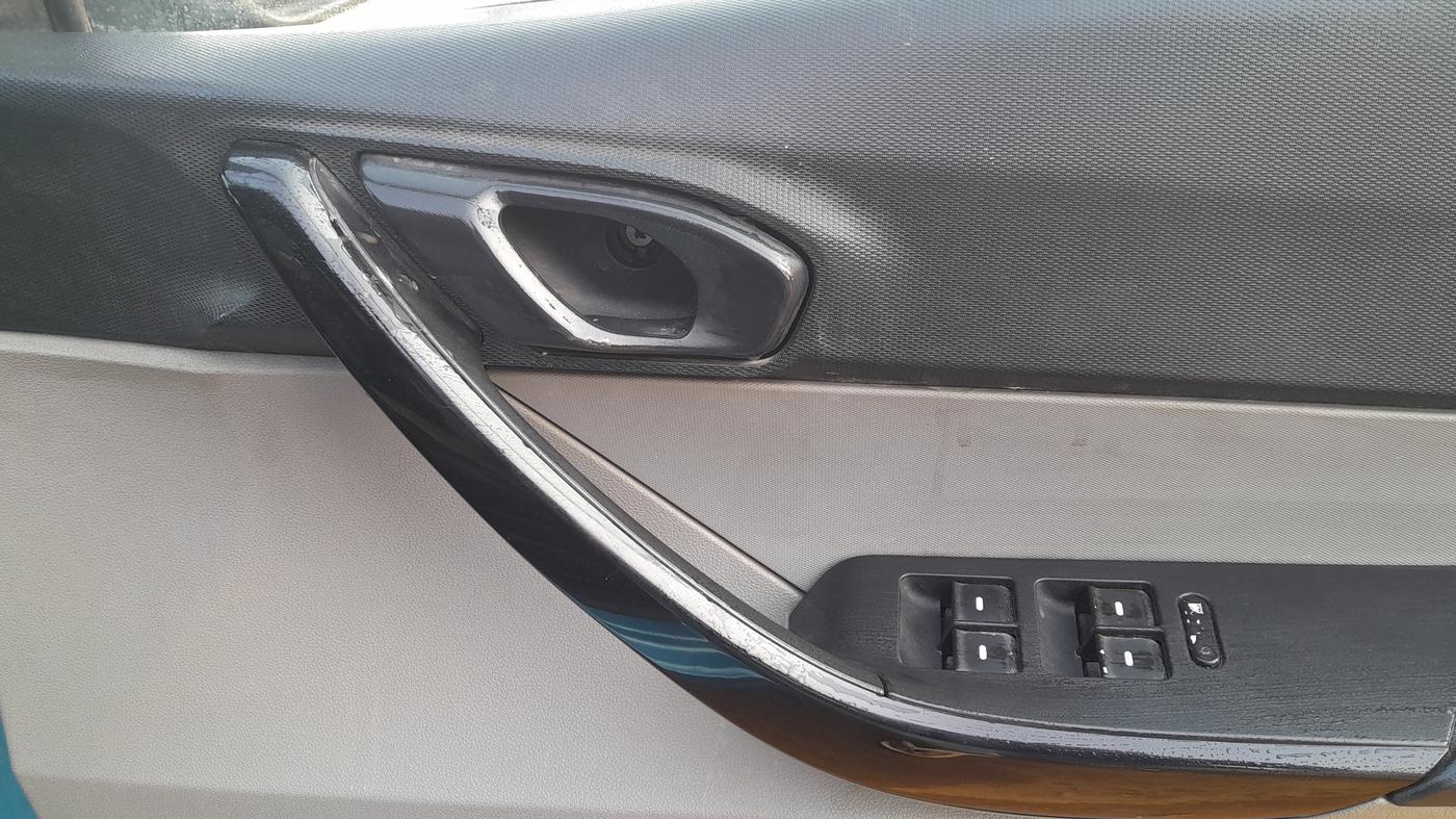 2016 Tata Tiago XM PETROL, Petrol, Manual, 64,168 km, Driver Side Door Panels Control