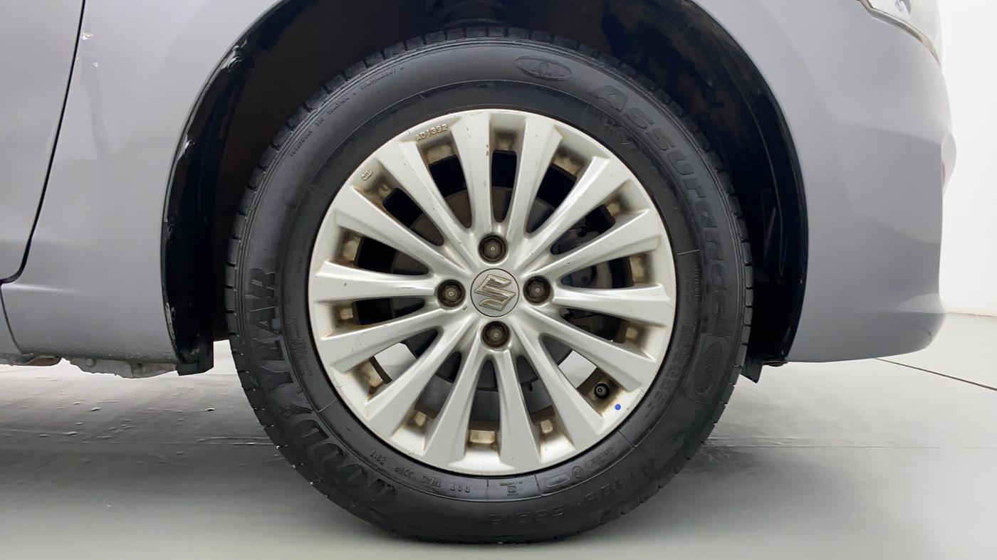 2017 Maruti Ciaz ZETA 1.4 VVT AMT, Petrol, Automatic, 30,492 km, Right Front Wheel