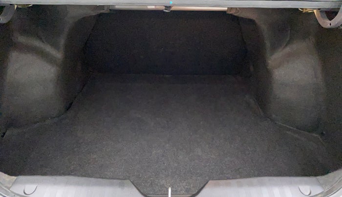 2017 Maruti Ciaz ZETA 1.4 VVT AMT, Petrol, Automatic, 30,492 km, Boot Inside