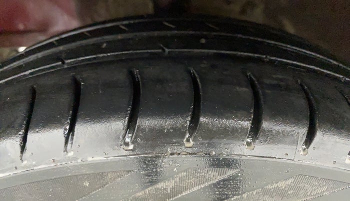 2014 Hyundai Eon ERA PLUS, Petrol, Manual, 88,609 km, Left Front Tyre Tread