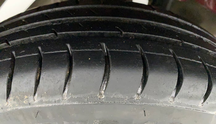 2014 Hyundai Eon ERA PLUS, Petrol, Manual, 88,609 km, Right Rear Tyre Tread