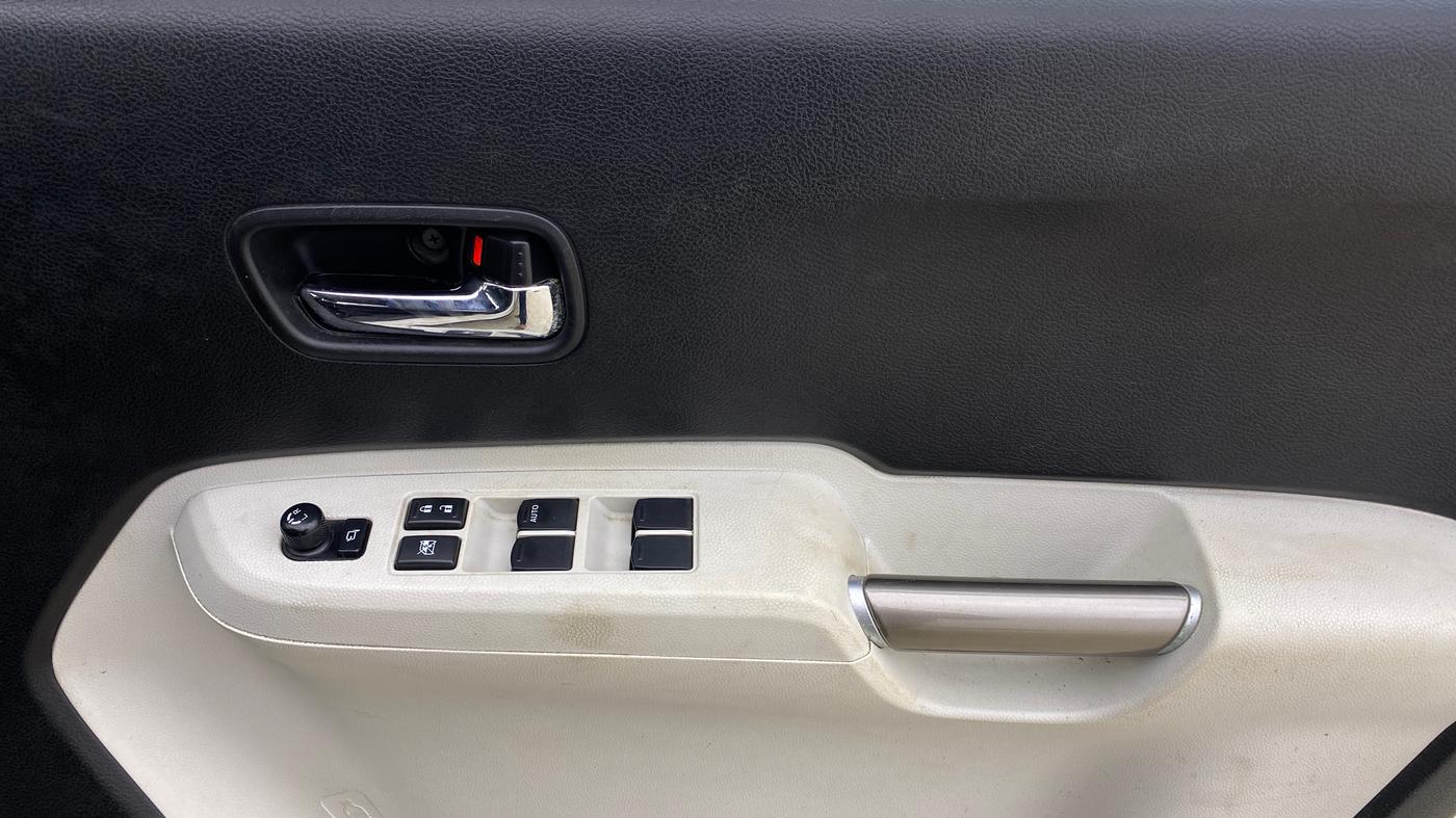 2017 Maruti IGNIS ZETA 1.2 AMT, Petrol, Automatic, 37,403 km, Driver Side Door Panels Control