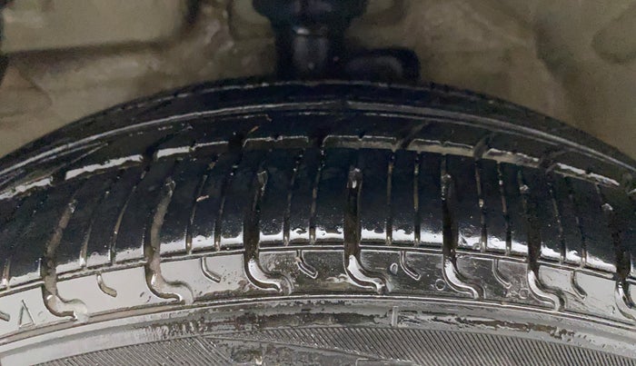 2015 Maruti Celerio VXI AMT, Petrol, Automatic, 76,021 km, Left Front Tyre Tread