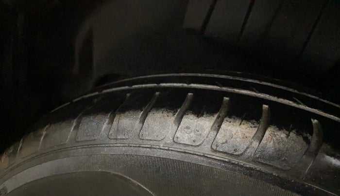 2018 Maruti Dzire VXI AMT, Petrol, Automatic, 63,854 km, Left Rear Tyre Tread