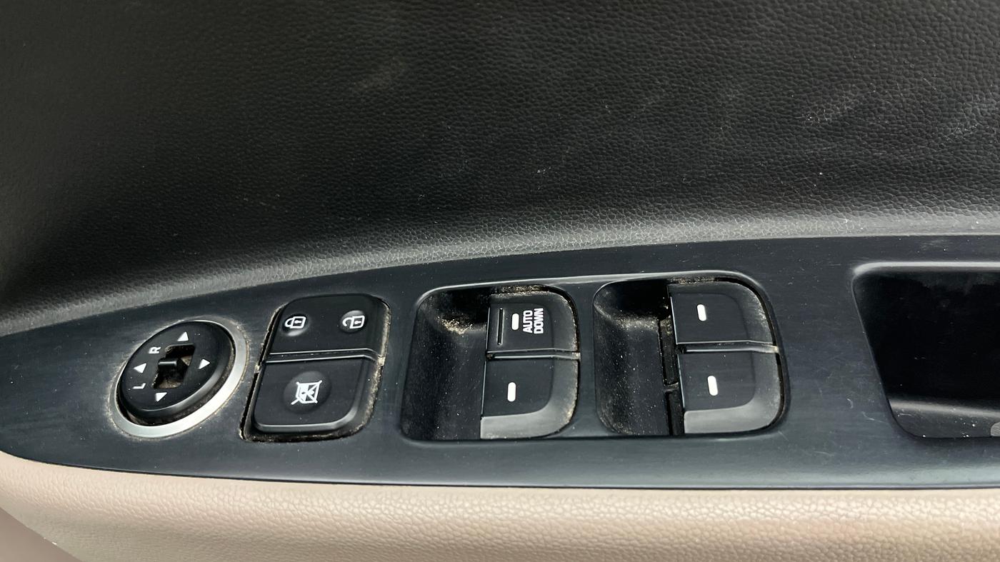 2019 Hyundai Xcent S 1.2, Petrol, Manual, 31,094 km, Driver Side Door Panels Control
