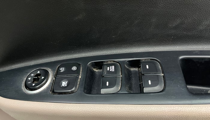 2019 Hyundai Xcent S 1.2, Petrol, Manual, 31,094 km, Driver Side Door Panels Control