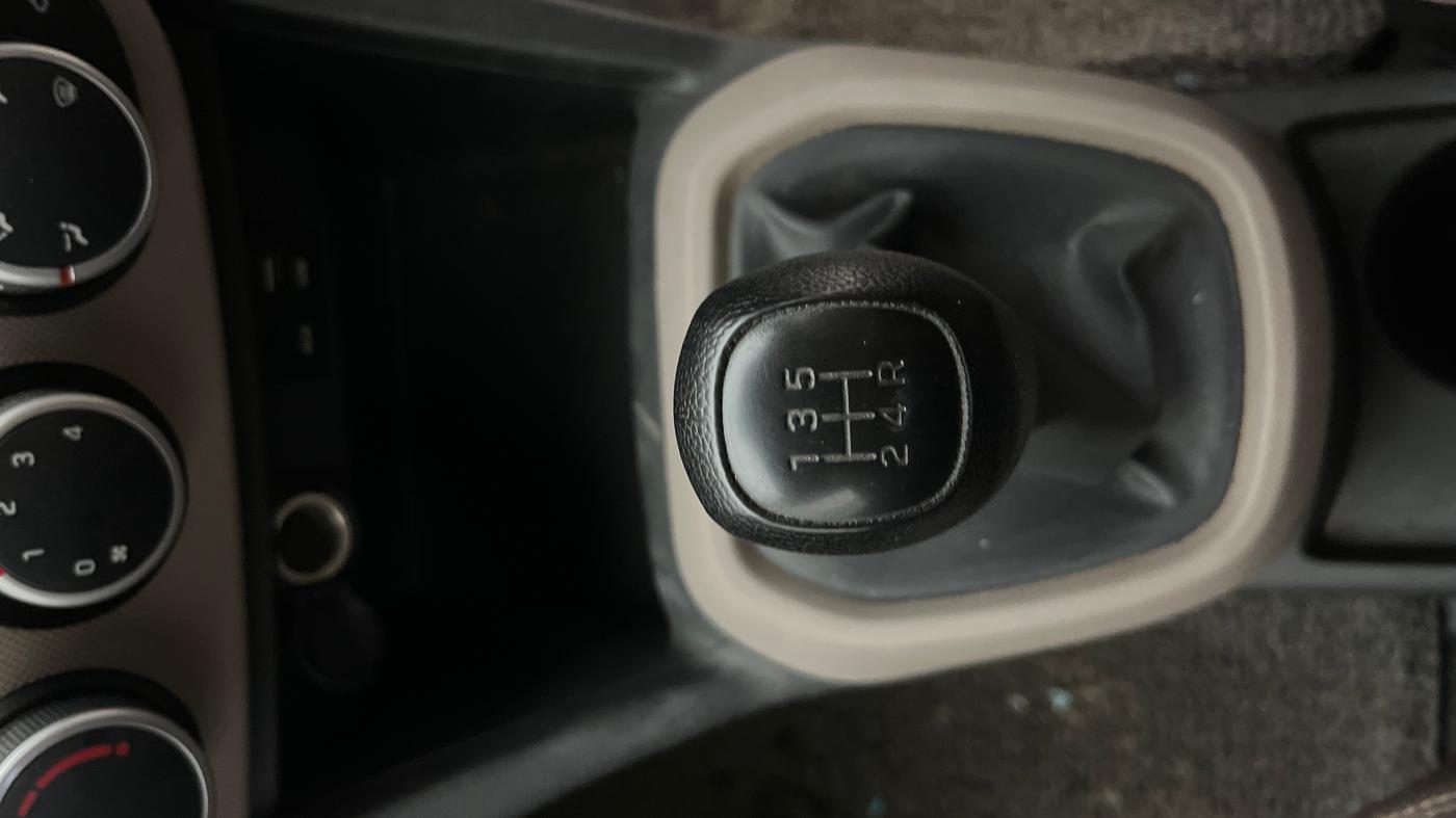 2019 Hyundai Xcent S 1.2, Petrol, Manual, 31,094 km, Gear Lever