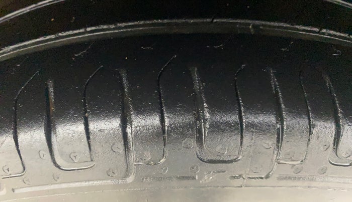 2013 Maruti Swift LXI, Petrol, Manual, 56,724 km, Right Front Tyre Tread