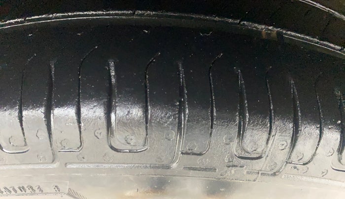 2013 Maruti Swift LXI, Petrol, Manual, 56,724 km, Left Front Tyre Tread